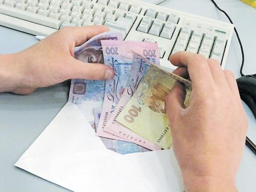 Втрати на сотні тисяч гривень виявили фінінспектори  при перевірці Новоушицької селищної ради